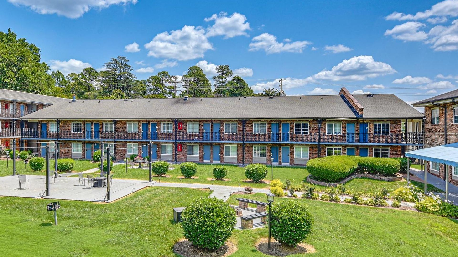 Work & Play! Near Uptown, Hospitals, Sports Apartment