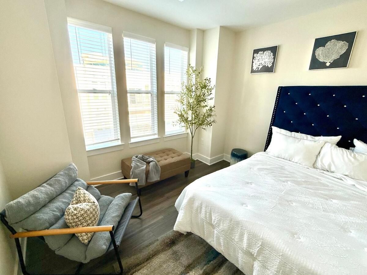 Apartment Spacious Uptown Luxury Escape *