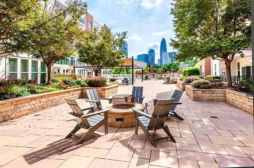 Spacious Uptown Luxury Escape *