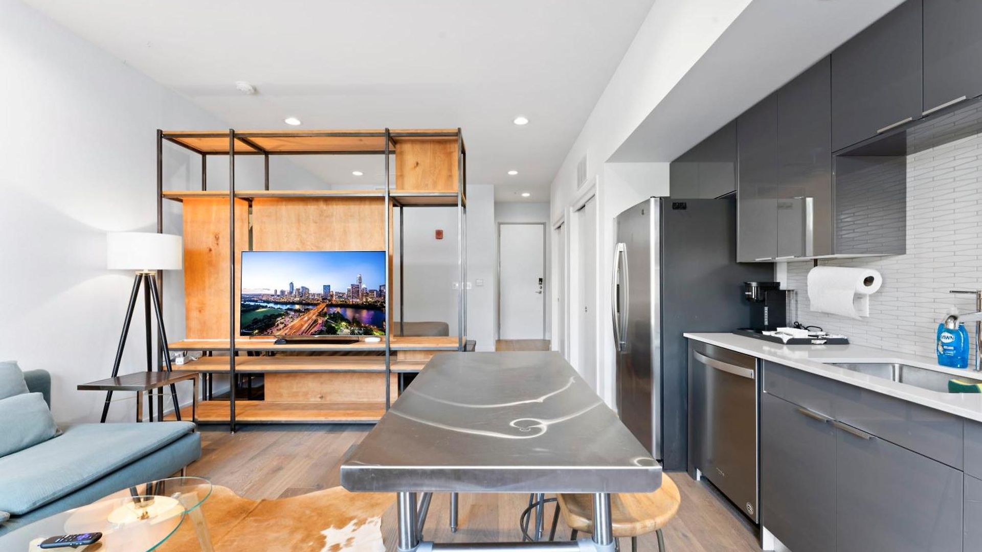 Apartment Prime East Downtown W Pool Gym Laundry *