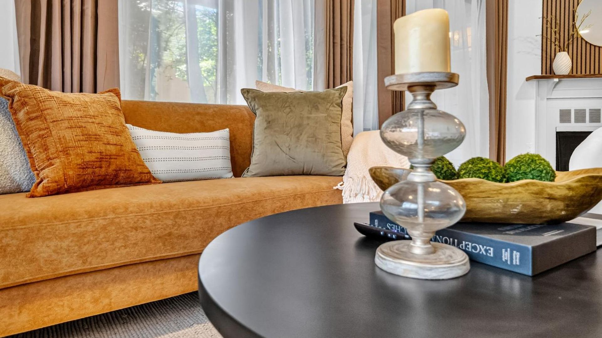Stylish With 2 King Beds And Private Patio Apartment
