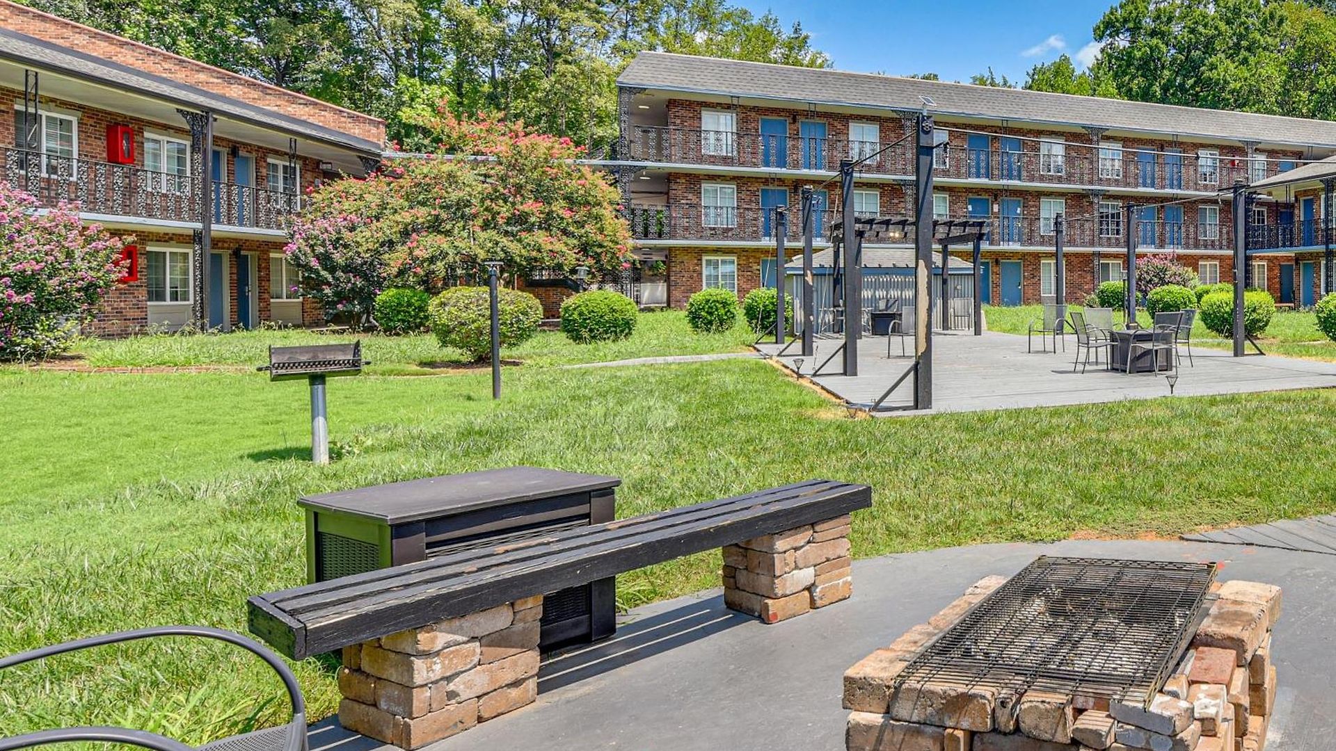 Apartment Work & Play! Near Uptown, Hospitals, Sports