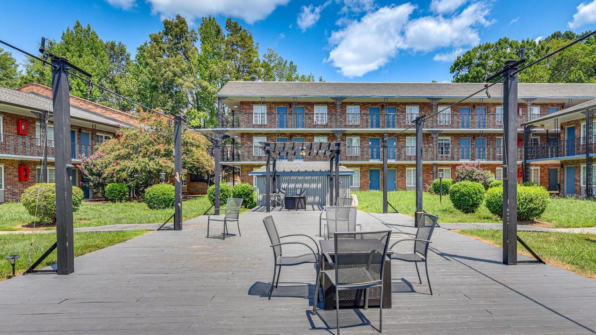 Work & Play! Near Uptown, Hospitals, Sports Apartment *