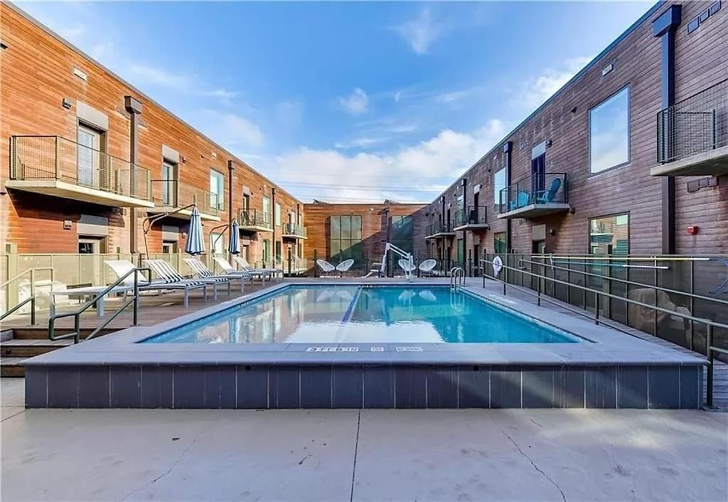 Prime East Downtown W Pool Gym Laundry *