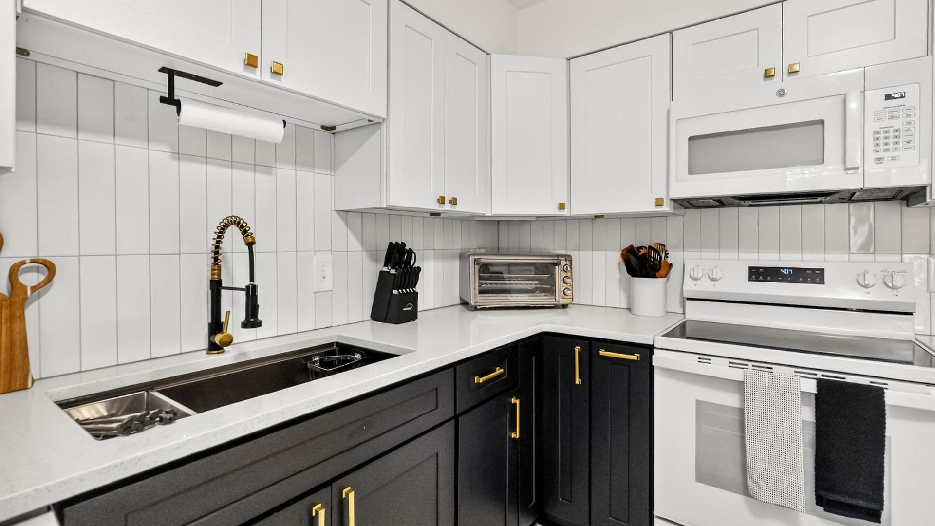 Apartment Stylish With 2 King Beds And Private Patio