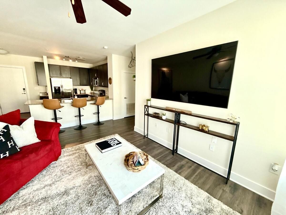 Spacious Uptown Luxury Escape Apartment