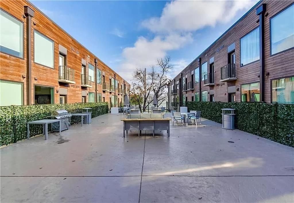 Apartment Prime East Downtown W Pool Gym Laundry
