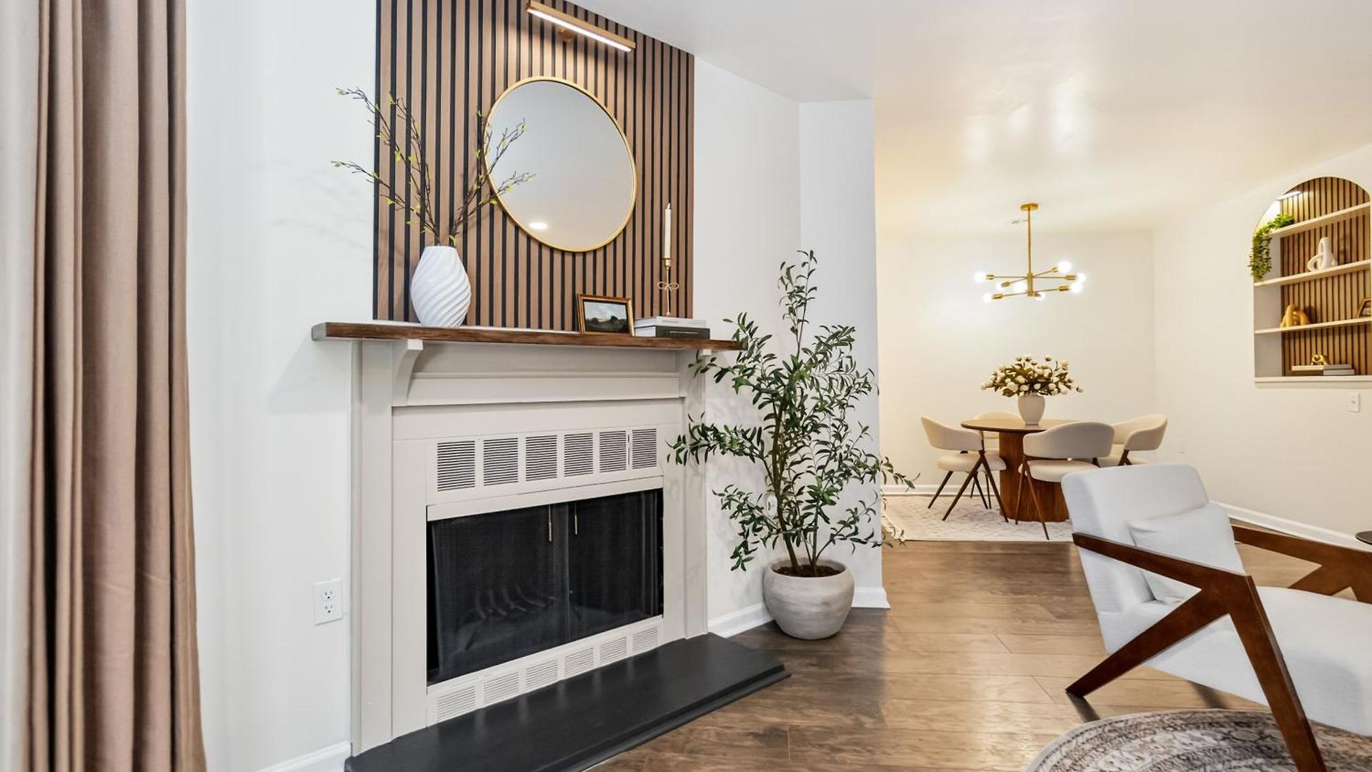 Stylish With 2 King Beds And Private Patio *