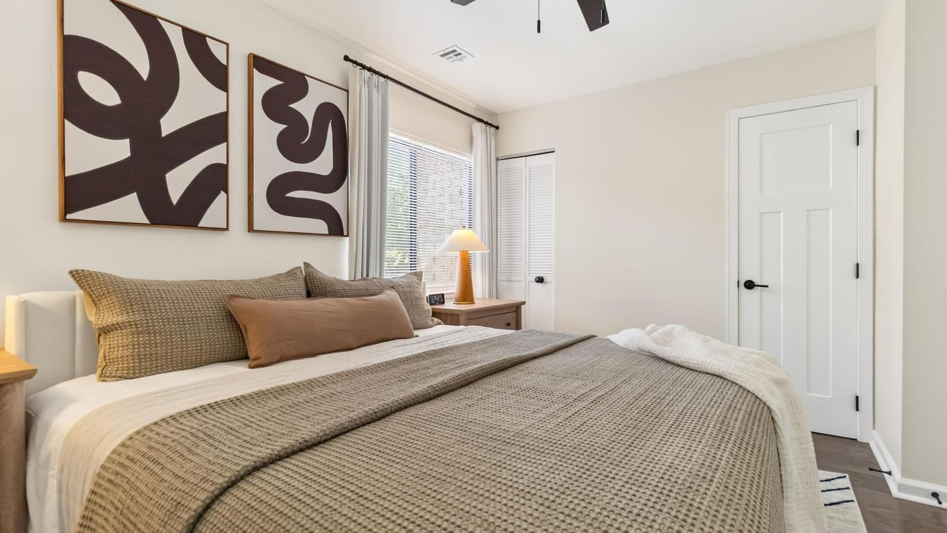 Stylish With 2 King Beds And Private Patio * Charlotte