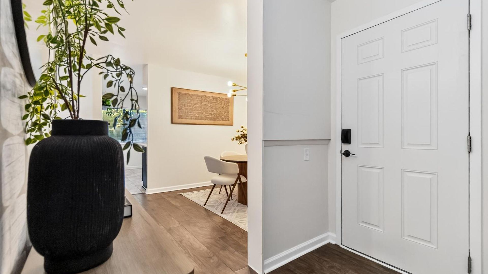 Stylish With 2 King Beds And Private Patio