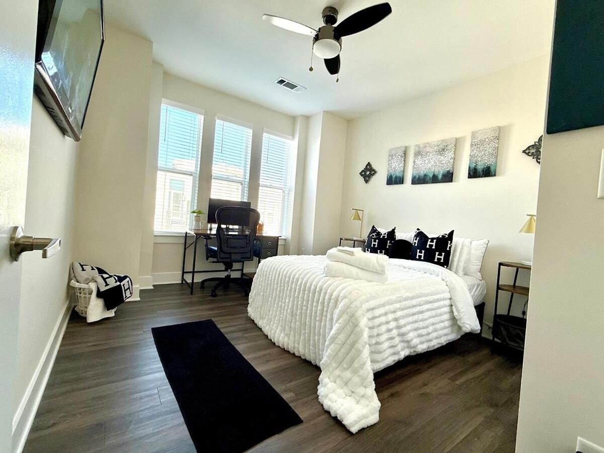 Spacious Uptown Luxury Escape Apartment