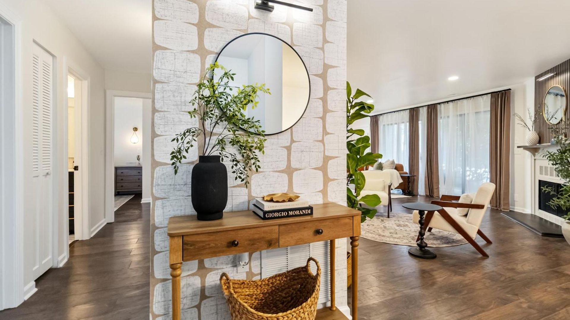 Stylish With 2 King Beds And Private Patio Apartment Charlotte