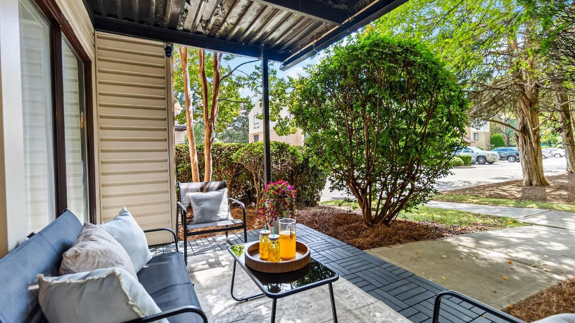 Stylish With 2 King Beds And Private Patio Charlotte