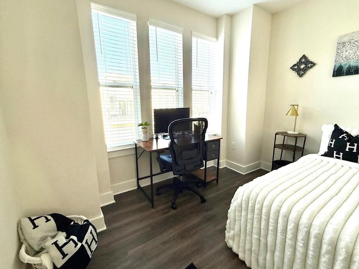 Spacious Uptown Luxury Escape Apartment