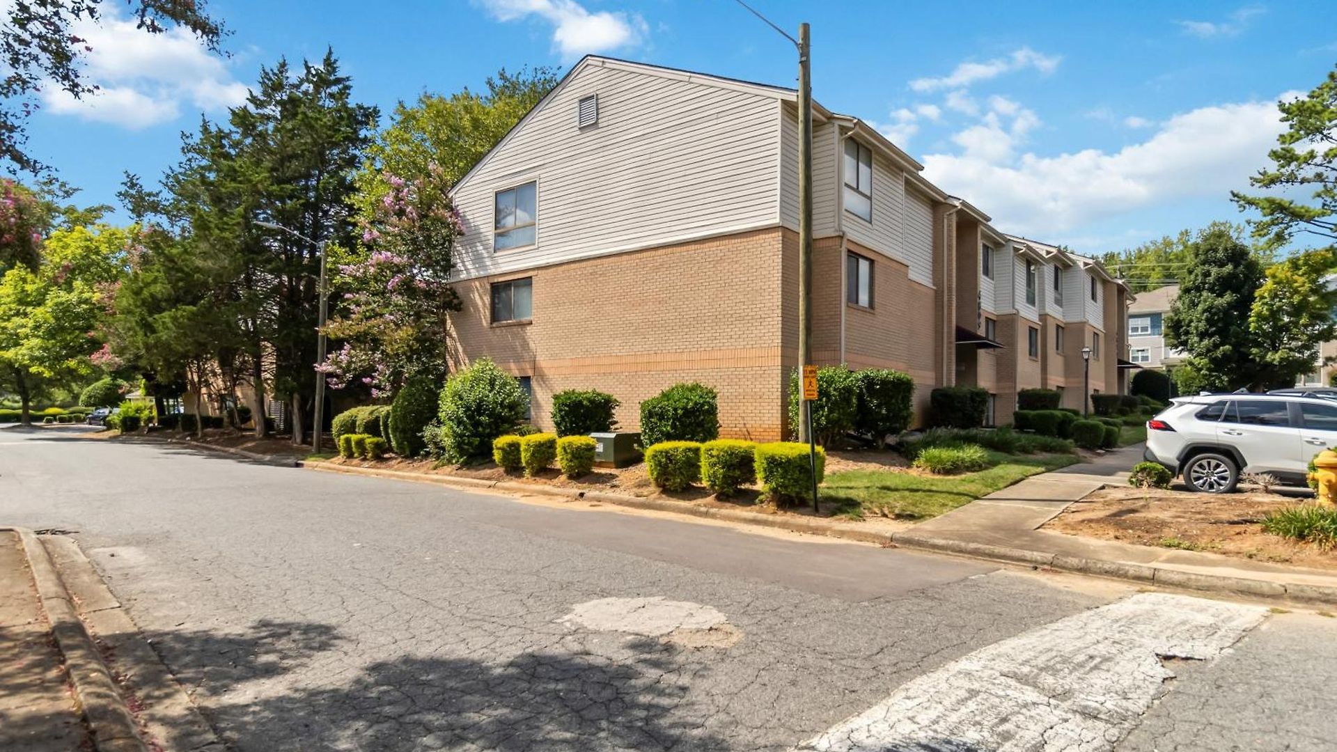 Stylish With 2 King Beds And Private Patio