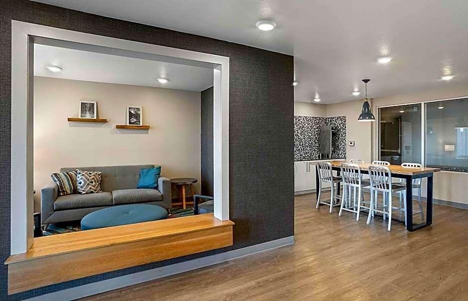 Extended America Select - - Northlake Charlotte