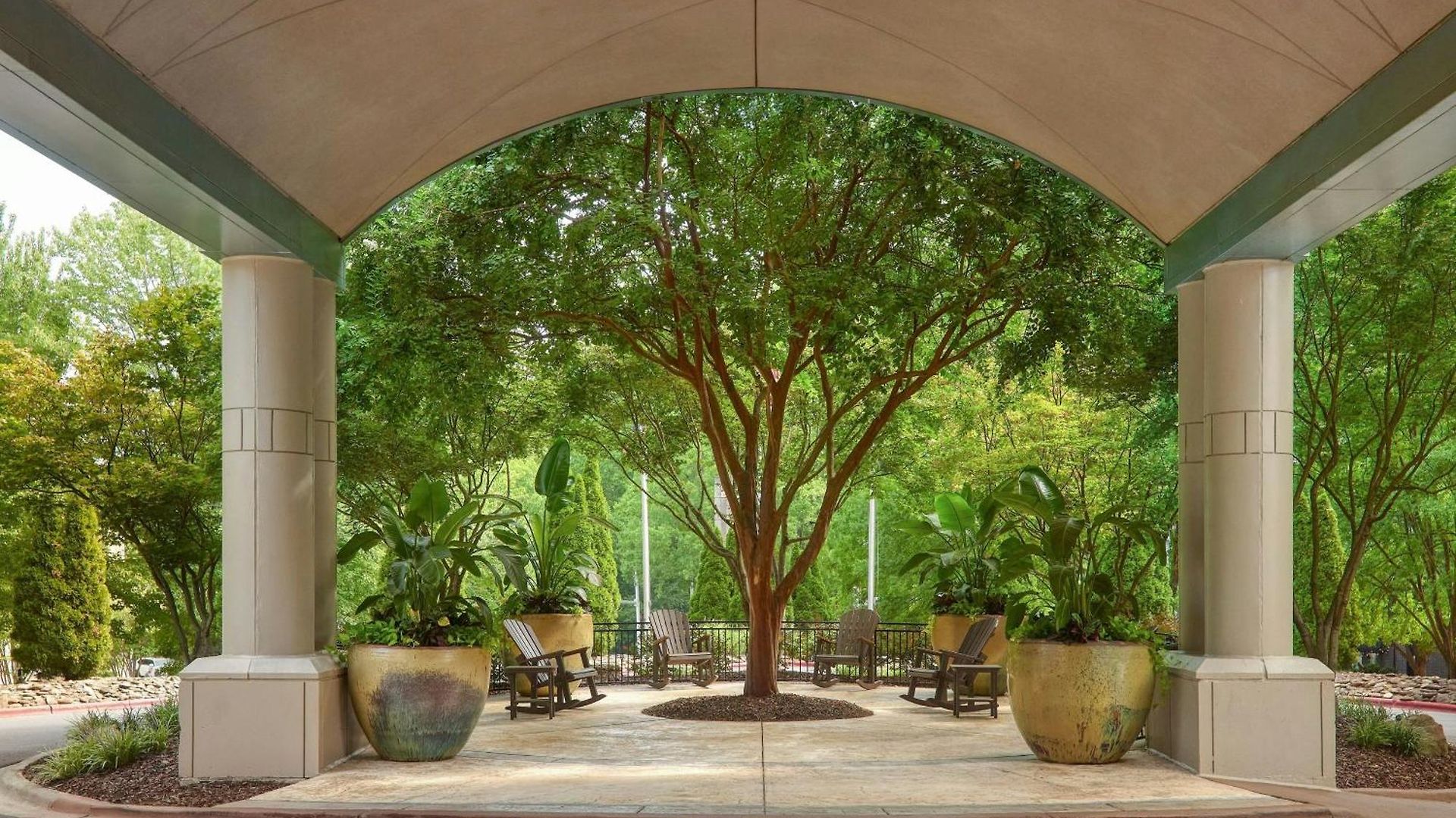 Renaissance Southpark Hotel 4*