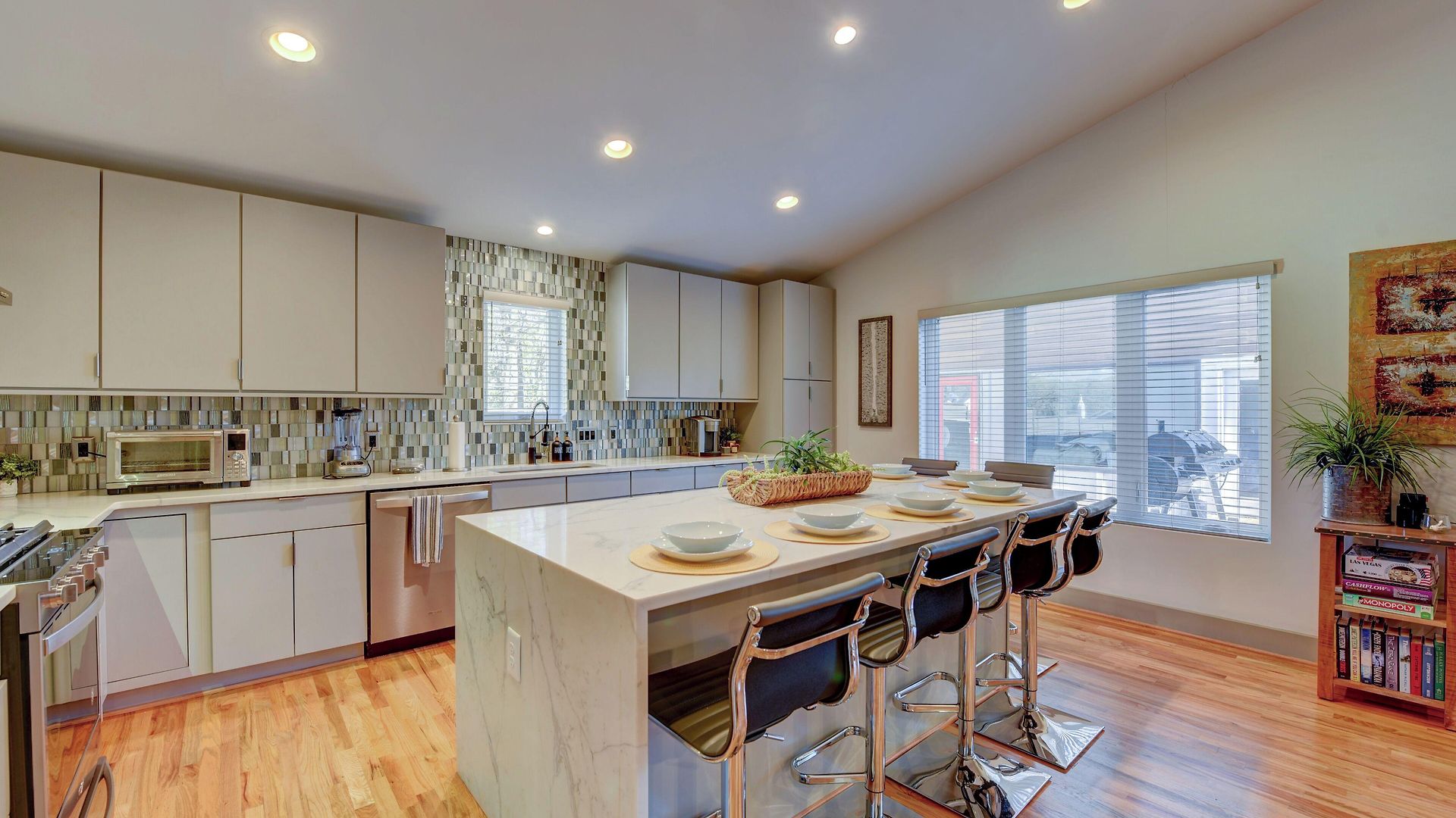 Modern With Yard 3 Mi To Uptown Charlotte!