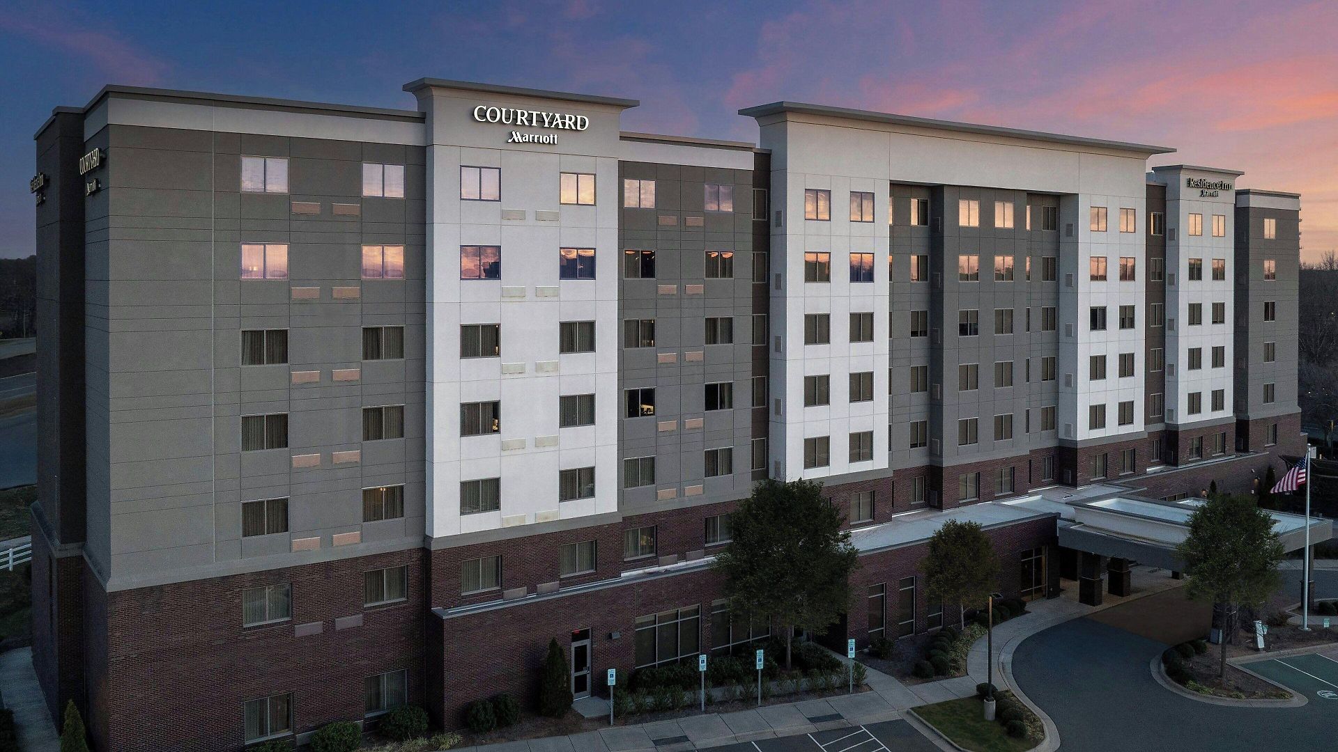 Courtyard By Marriott Northlake Hotel