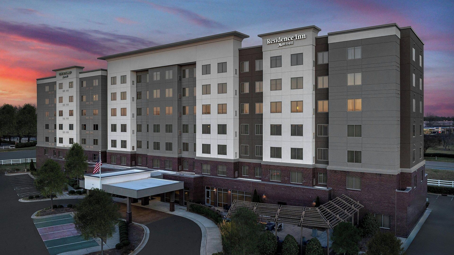 By Marriott Northlake 3* Charlotte