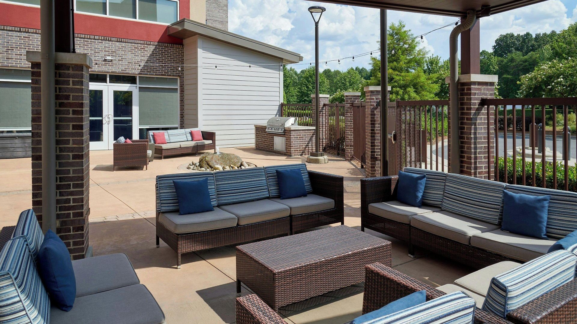 Fairfield & By Marriott Airport 3*