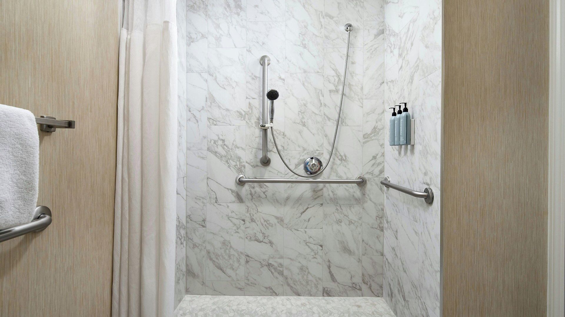 Uptown Hotel 3*