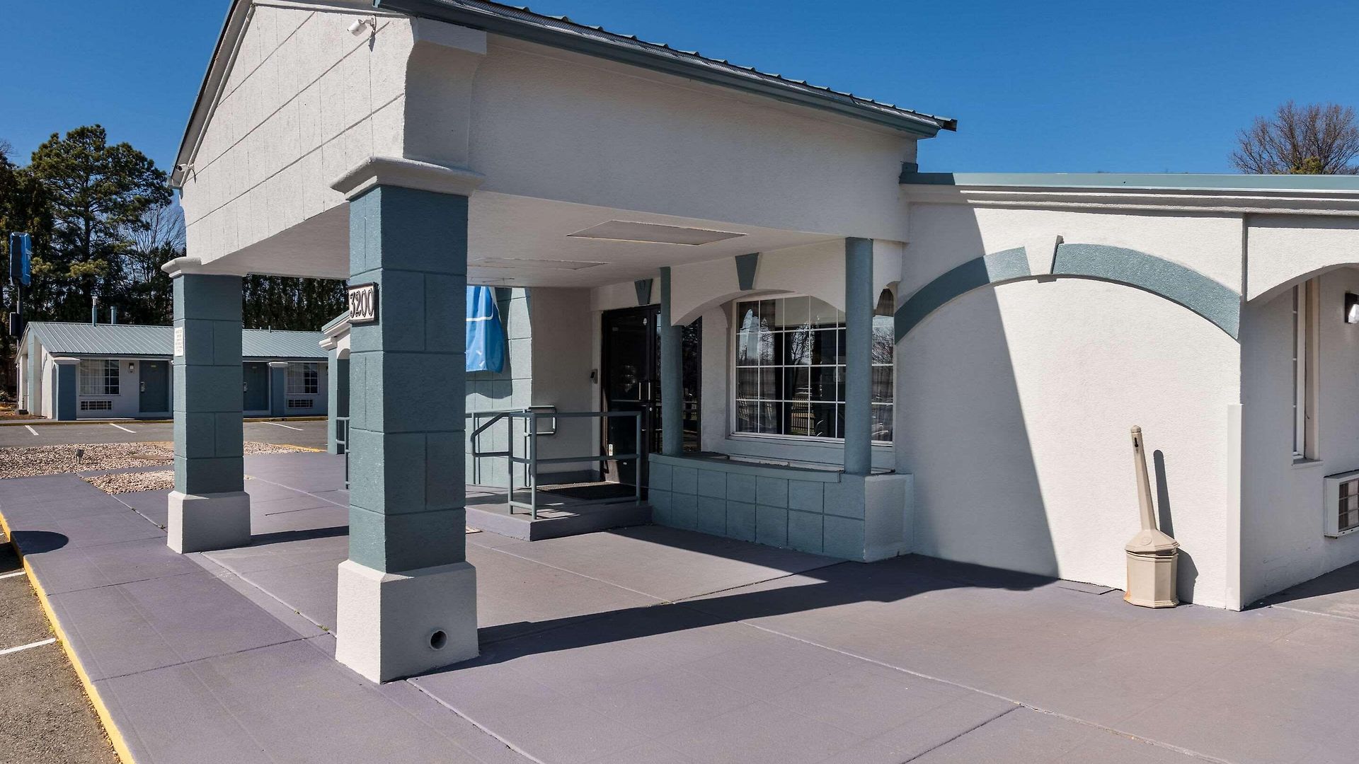 Rodeway Airport Area Inn