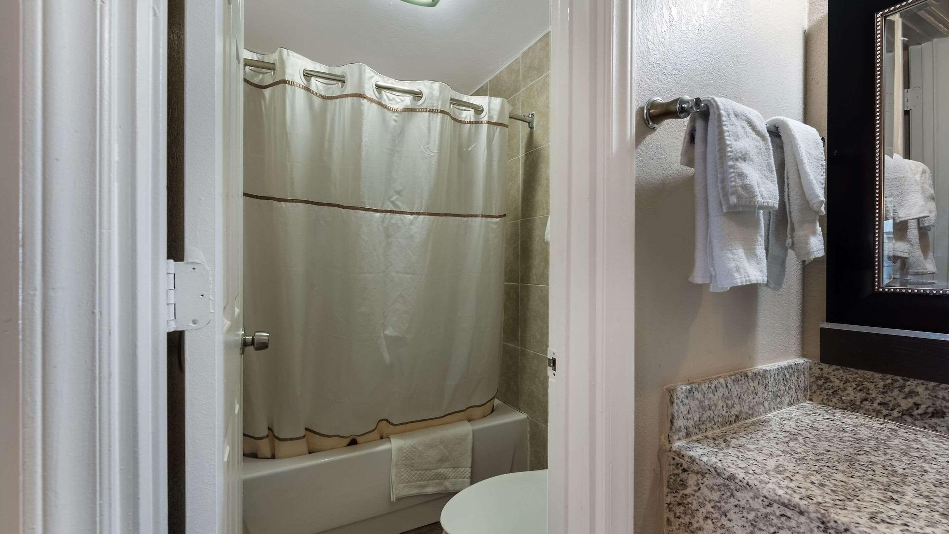 Rodeway Airport Area Inn 4*