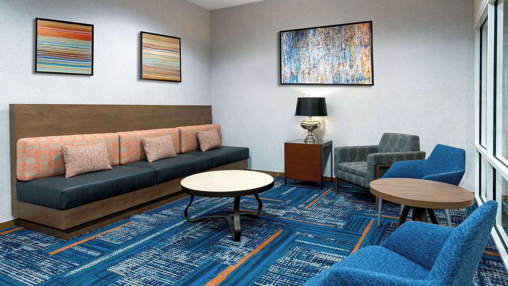 Hampton Uptown 3*