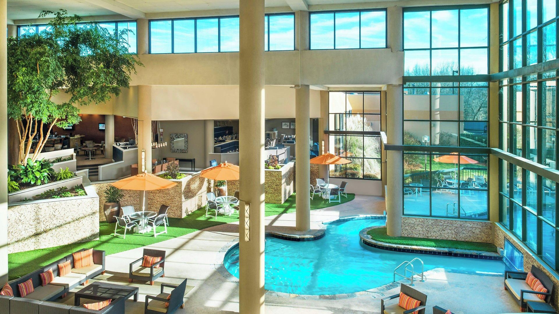 Sheraton Airport Hotel 4*
