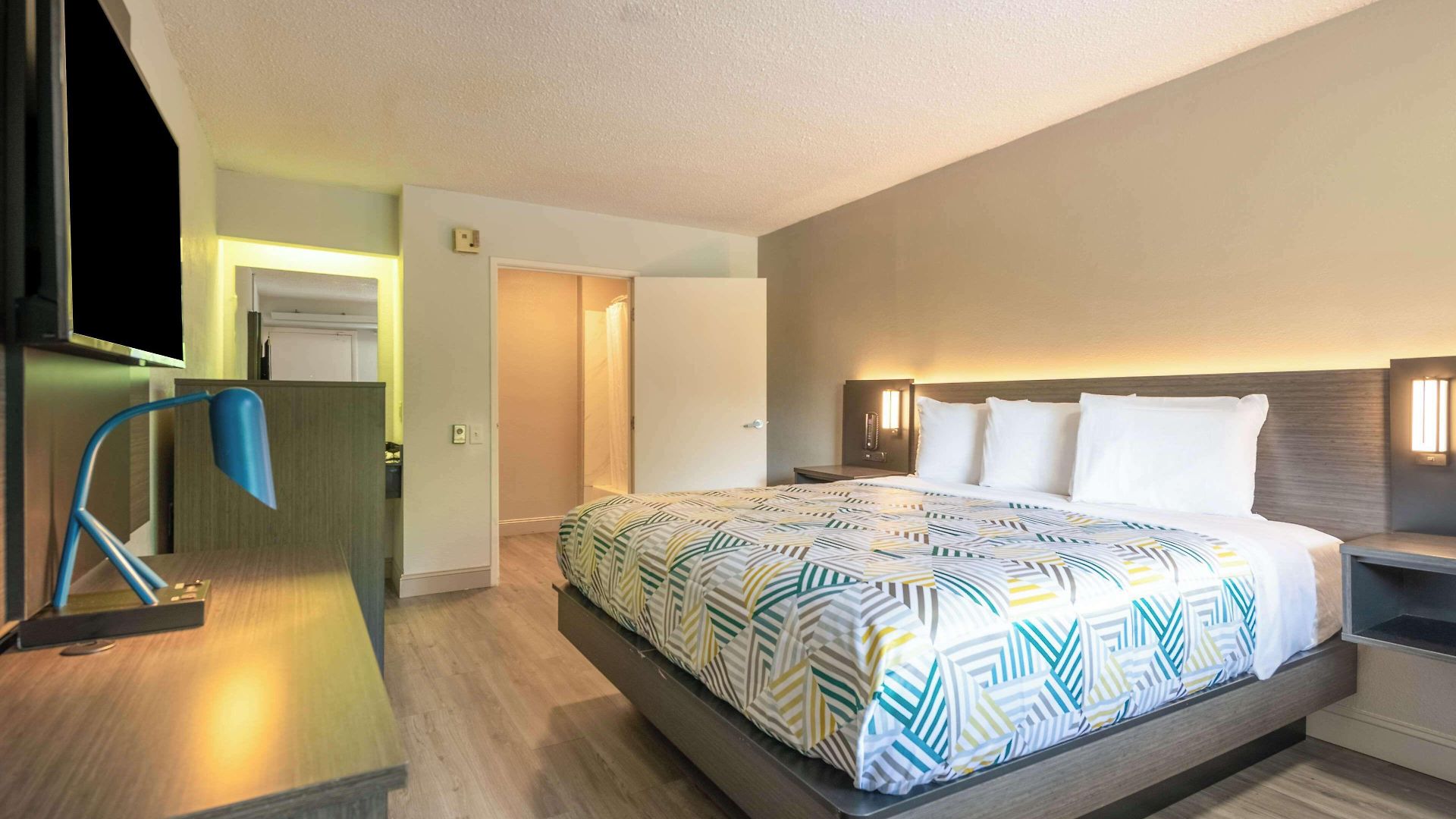 6-charlotte, Nc - Coliseum 3* Charlotte