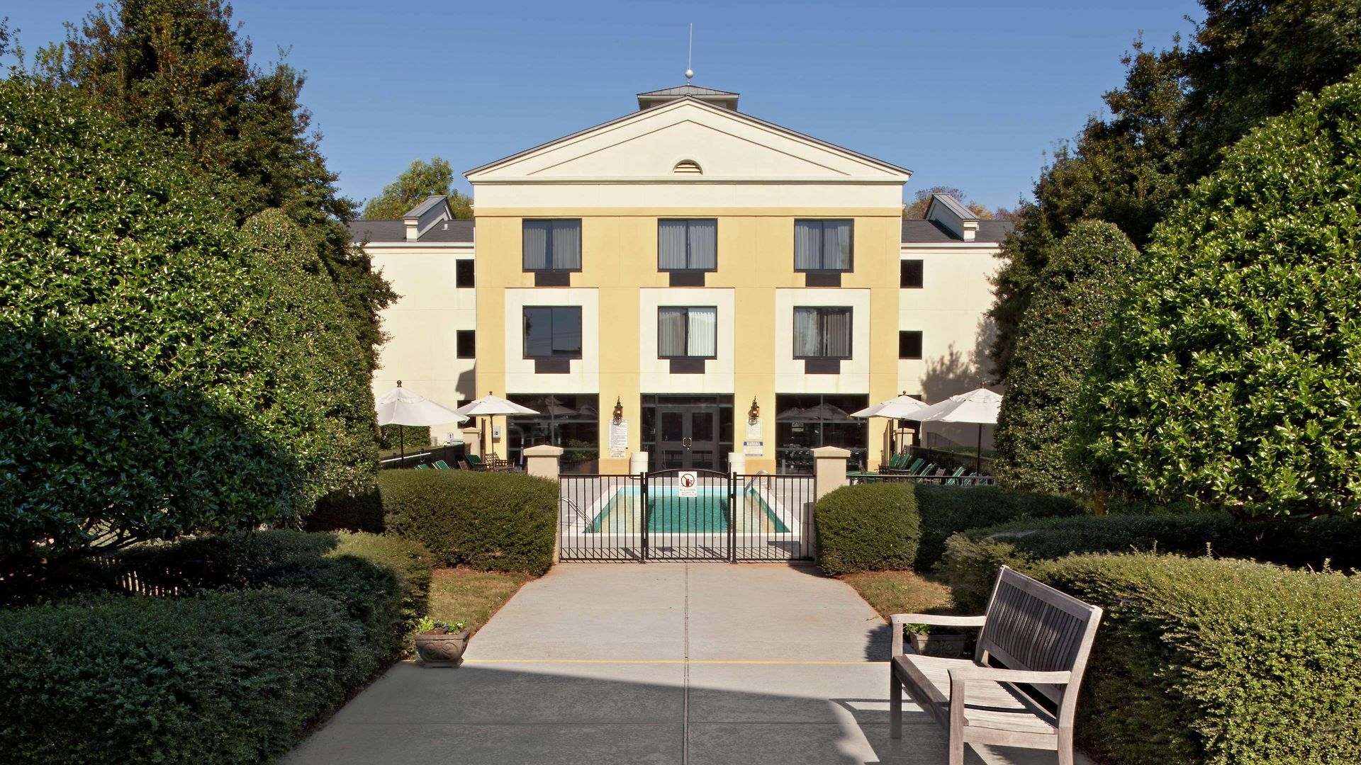 Doubletree By Hilton Airport