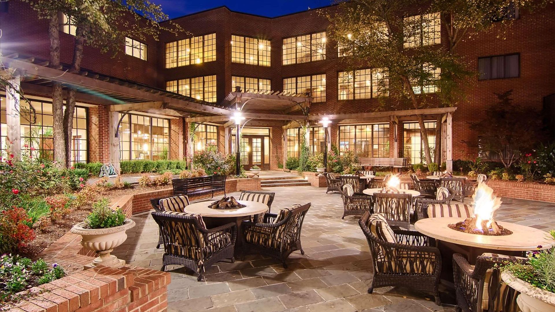 Doubletree By Hilton Charlotte/southpark Hotel