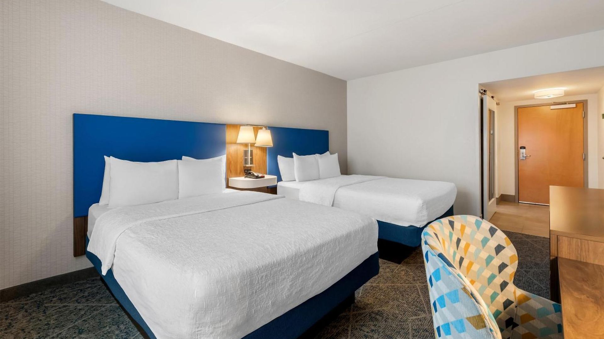 Hotel Hampton & Charlotte-airport 3*