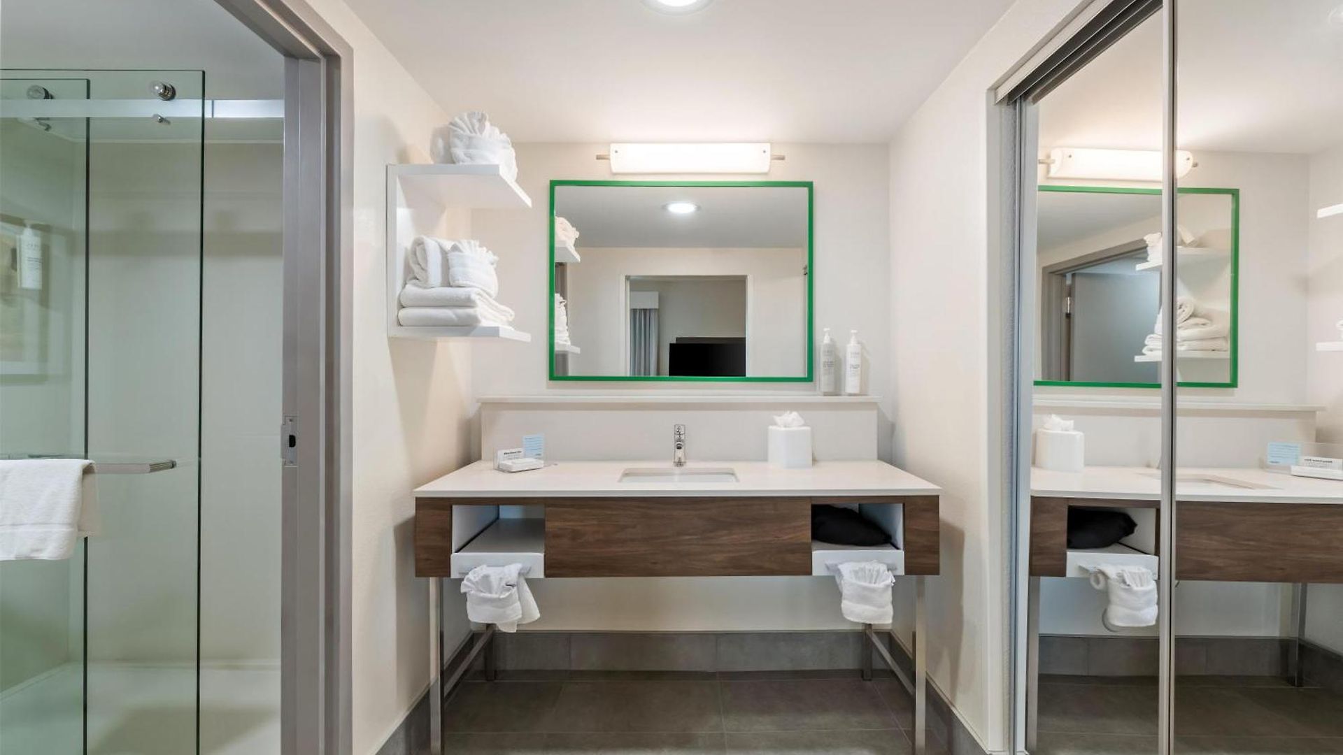 Hotel Hampton & Charlotte-airport 3*