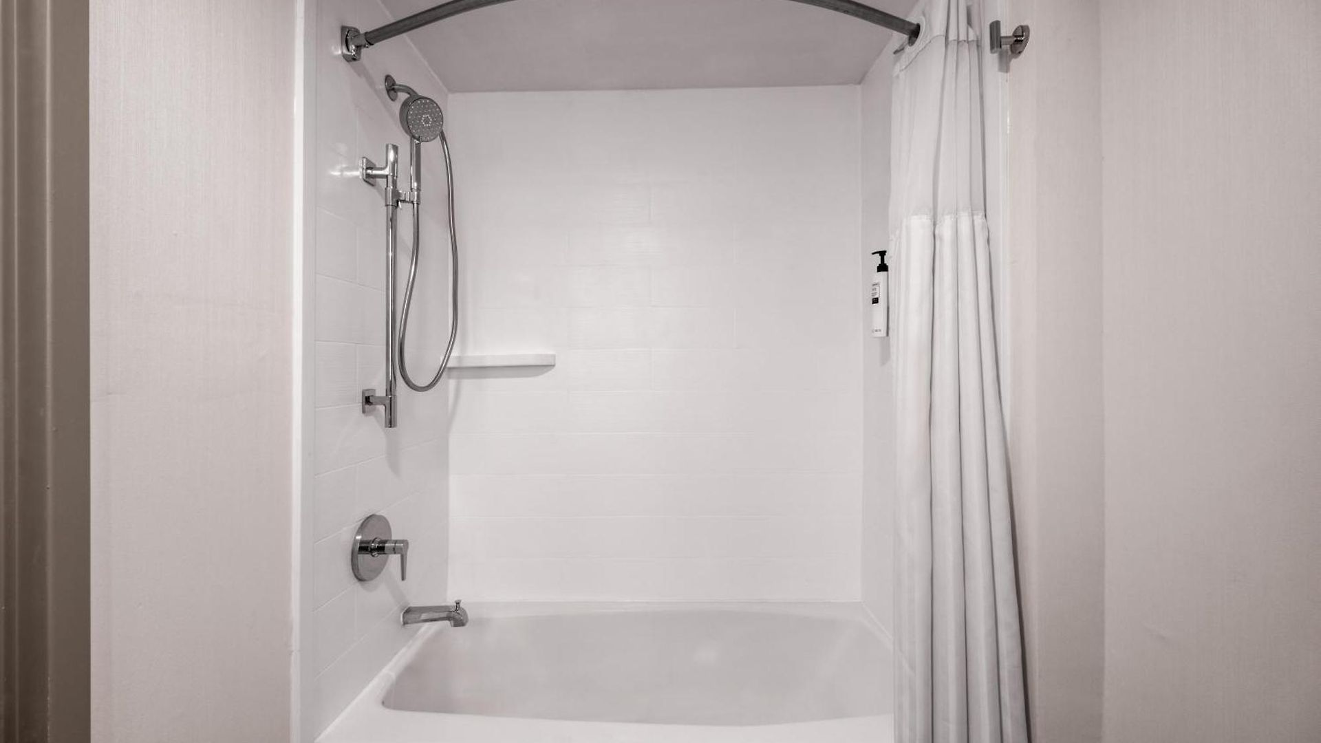Hilton Garden North Hotel 3*