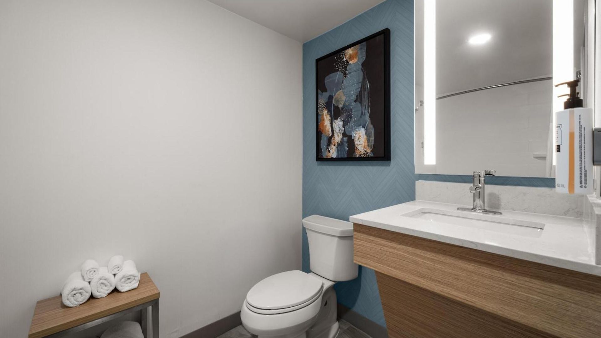 Hilton Garden North 3*