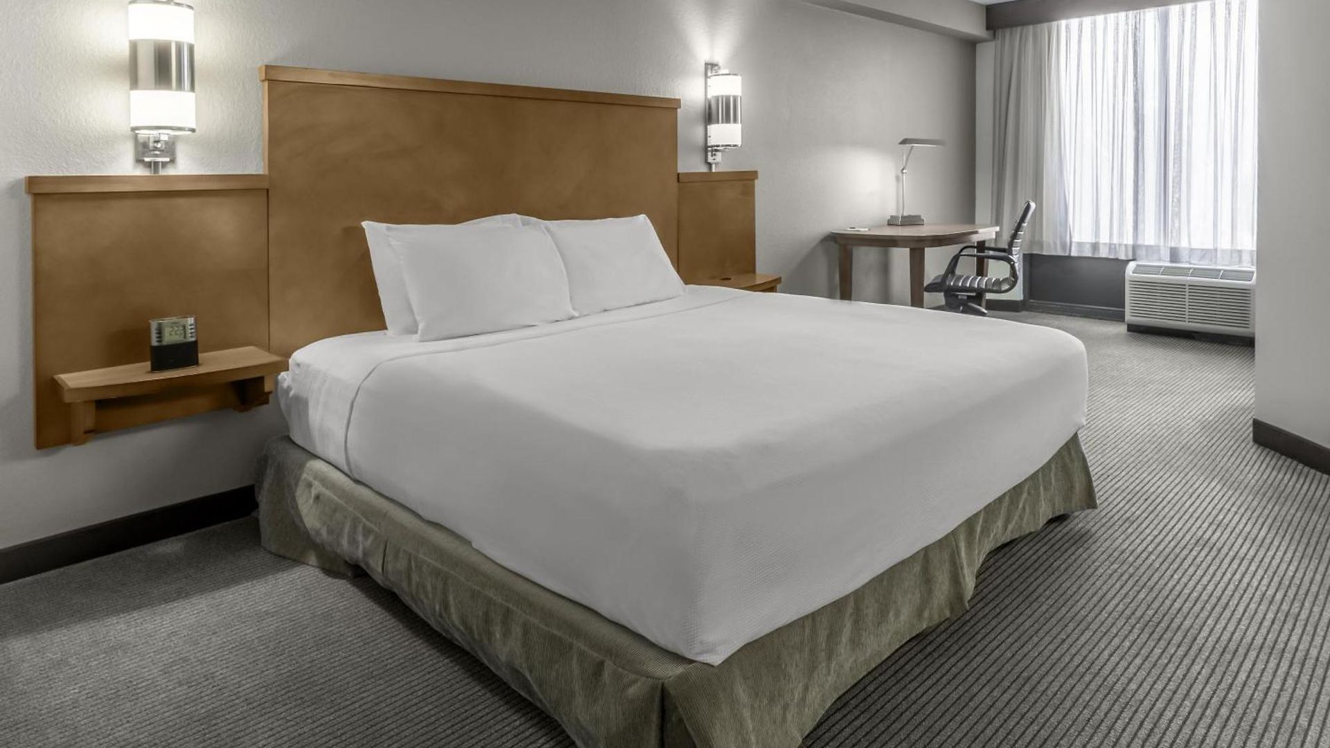 Hyatt Place Airport Billy Graham Parkway 3*