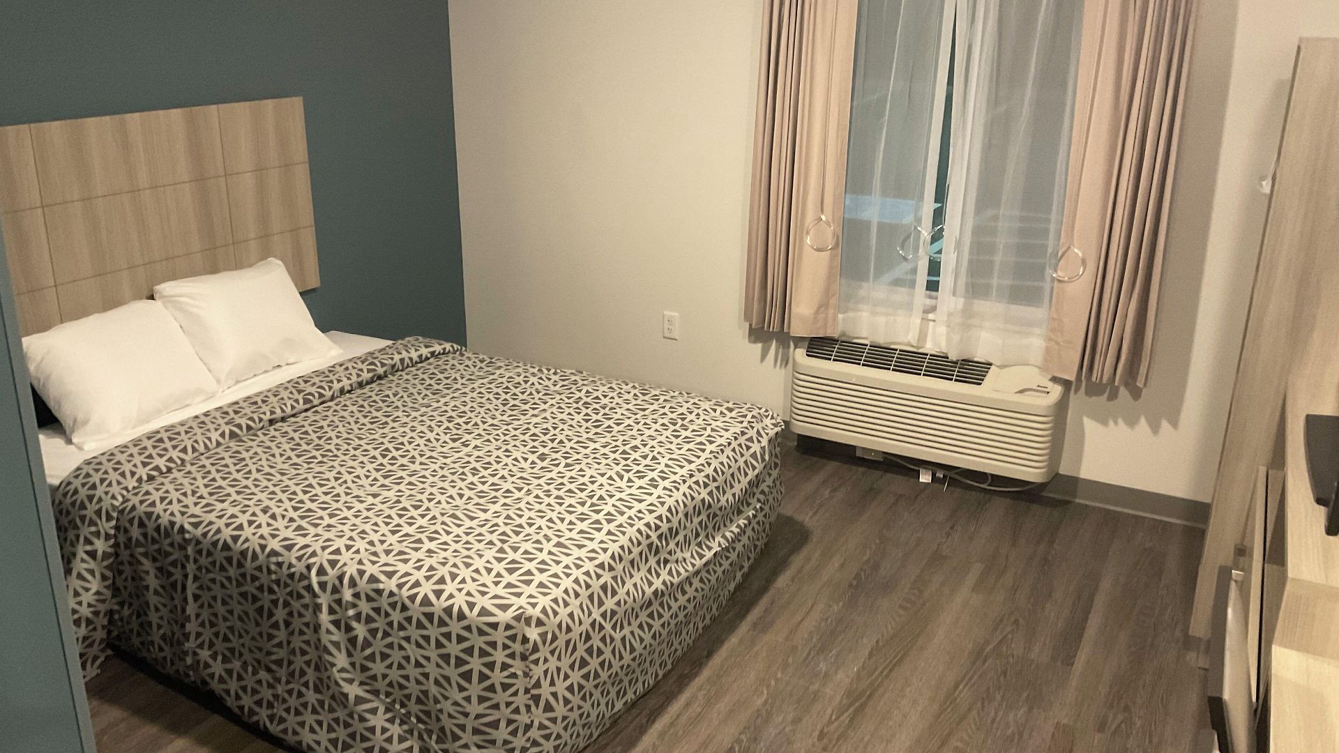 Woodspring Airport Hotel 3*