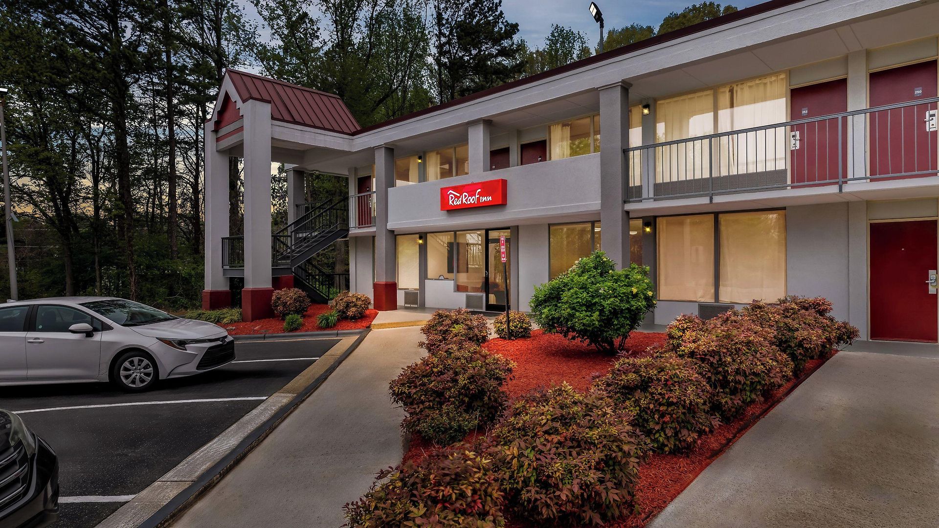 Motel Red Roof - Airport