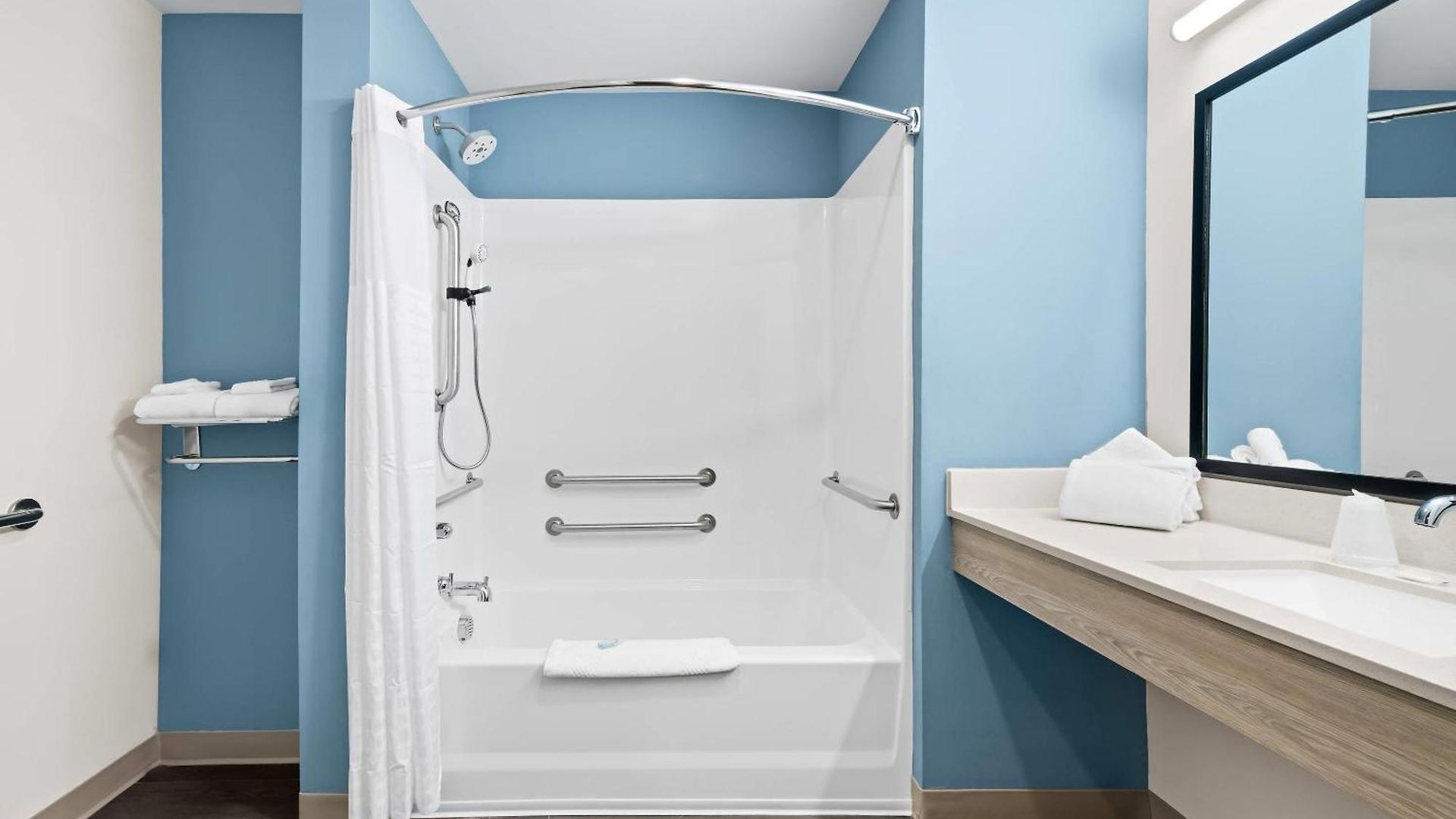 Hotel Woodspring Airport 3*
