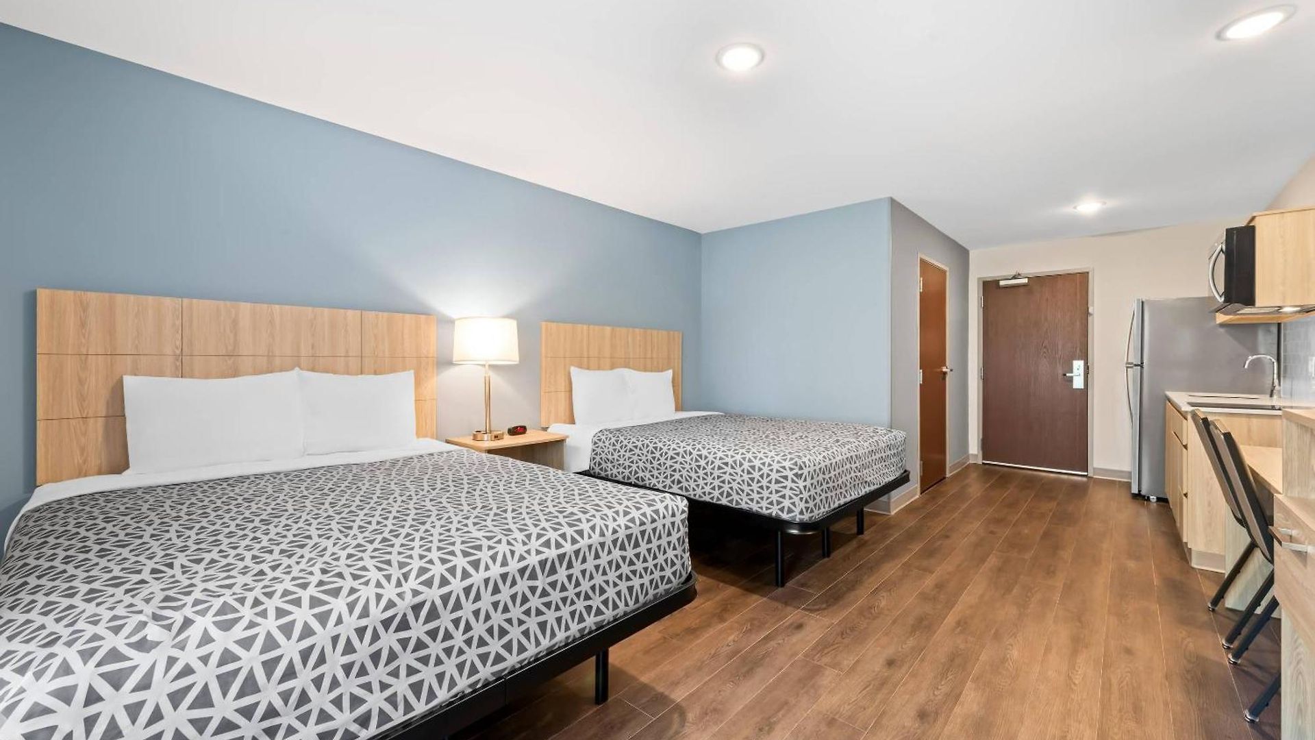 Hotel Woodspring Airport 3*