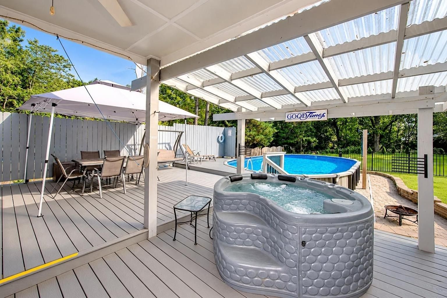 3br Escape: Pool, Hot Tub & Theater Holiday home Charlotte