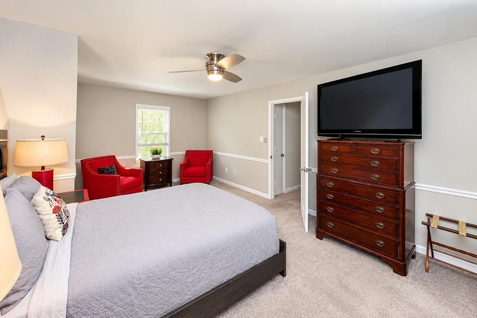 3br Escape: Pool, Hot Tub & Theater Holiday home Charlotte