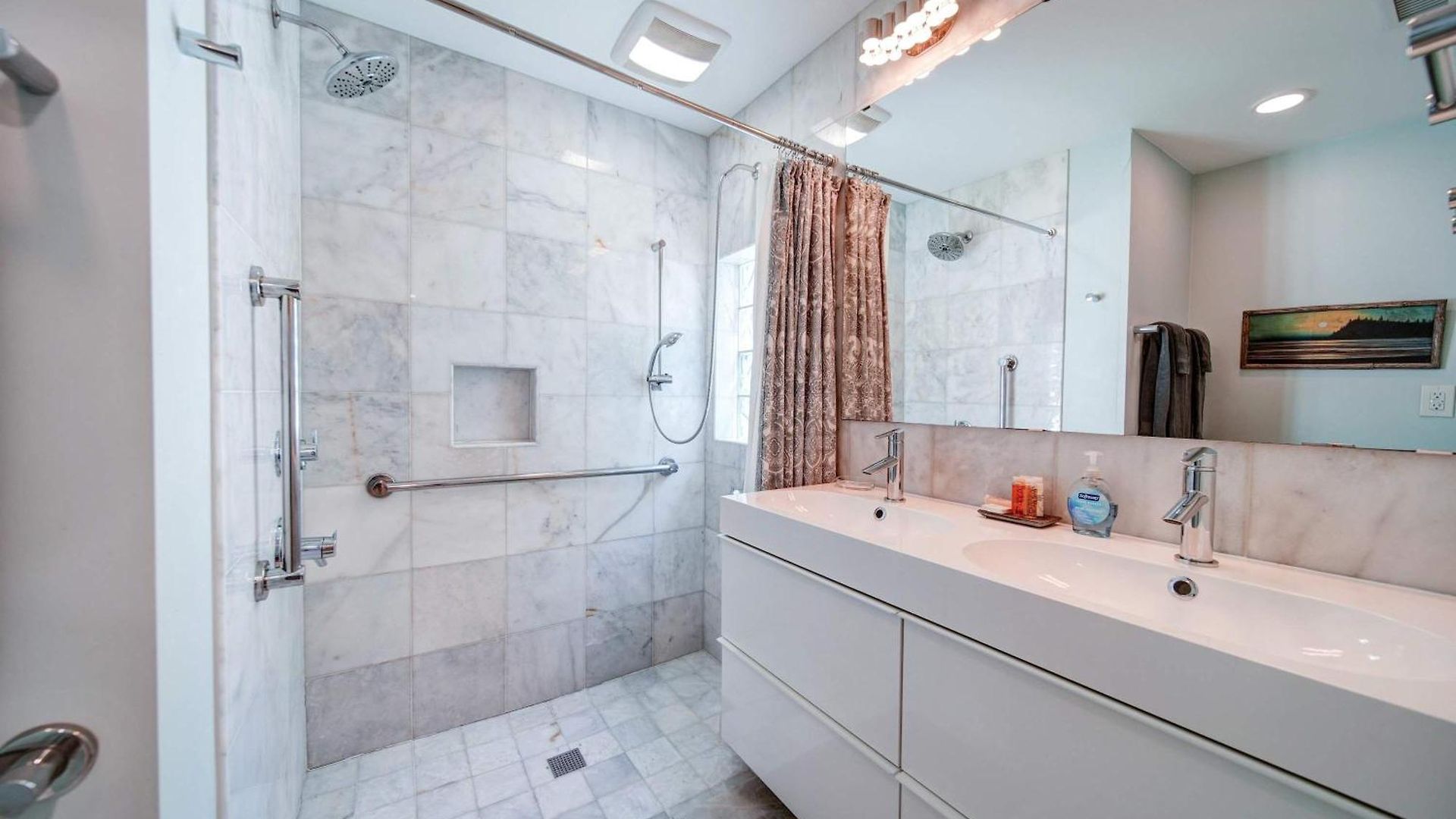Spacious Conveniently Located 1br In Myers Park *