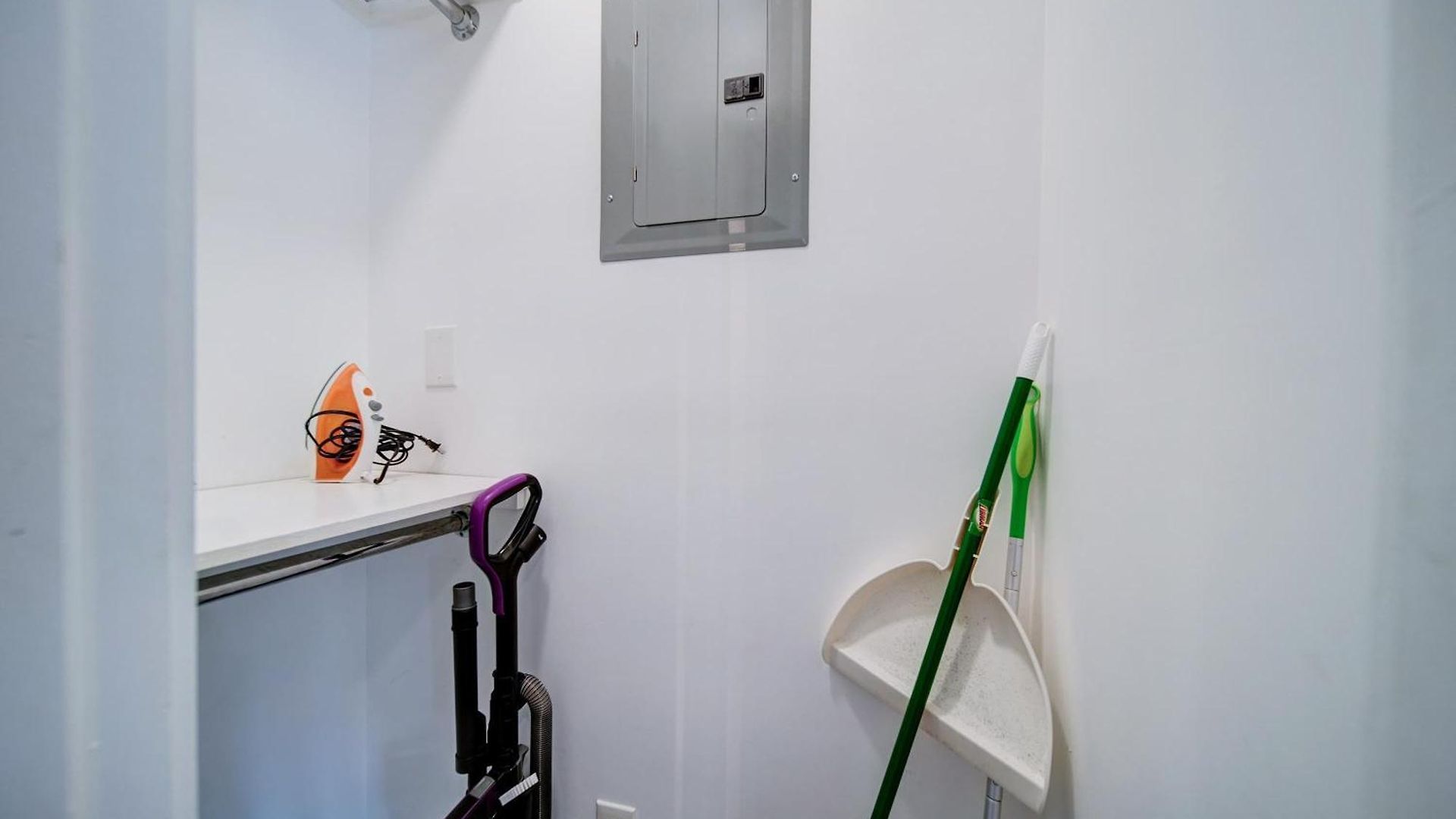 Spacious Conveniently Located 1br In Myers Park