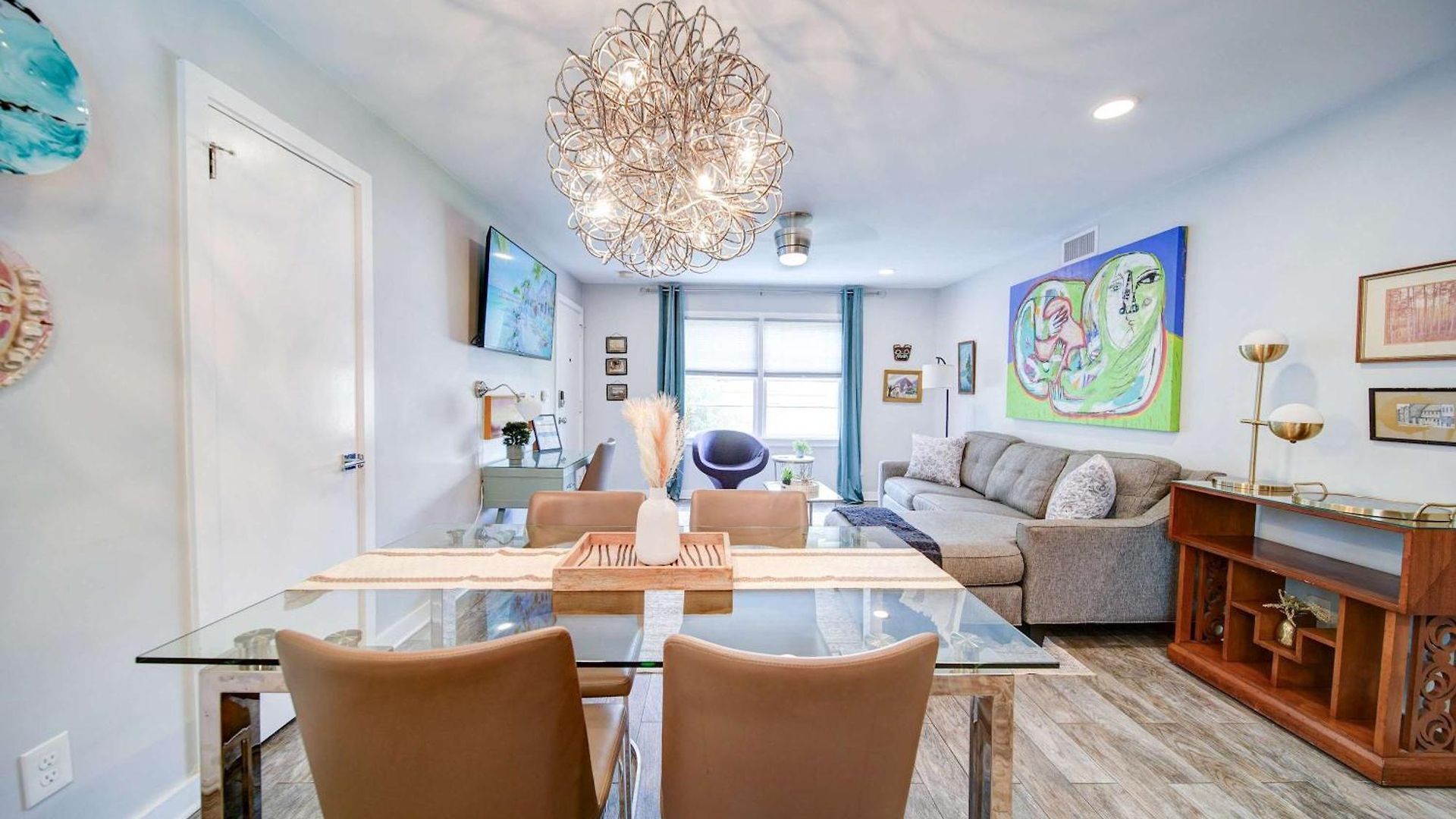 Spacious Conveniently Located 1br In Myers Park Holiday home