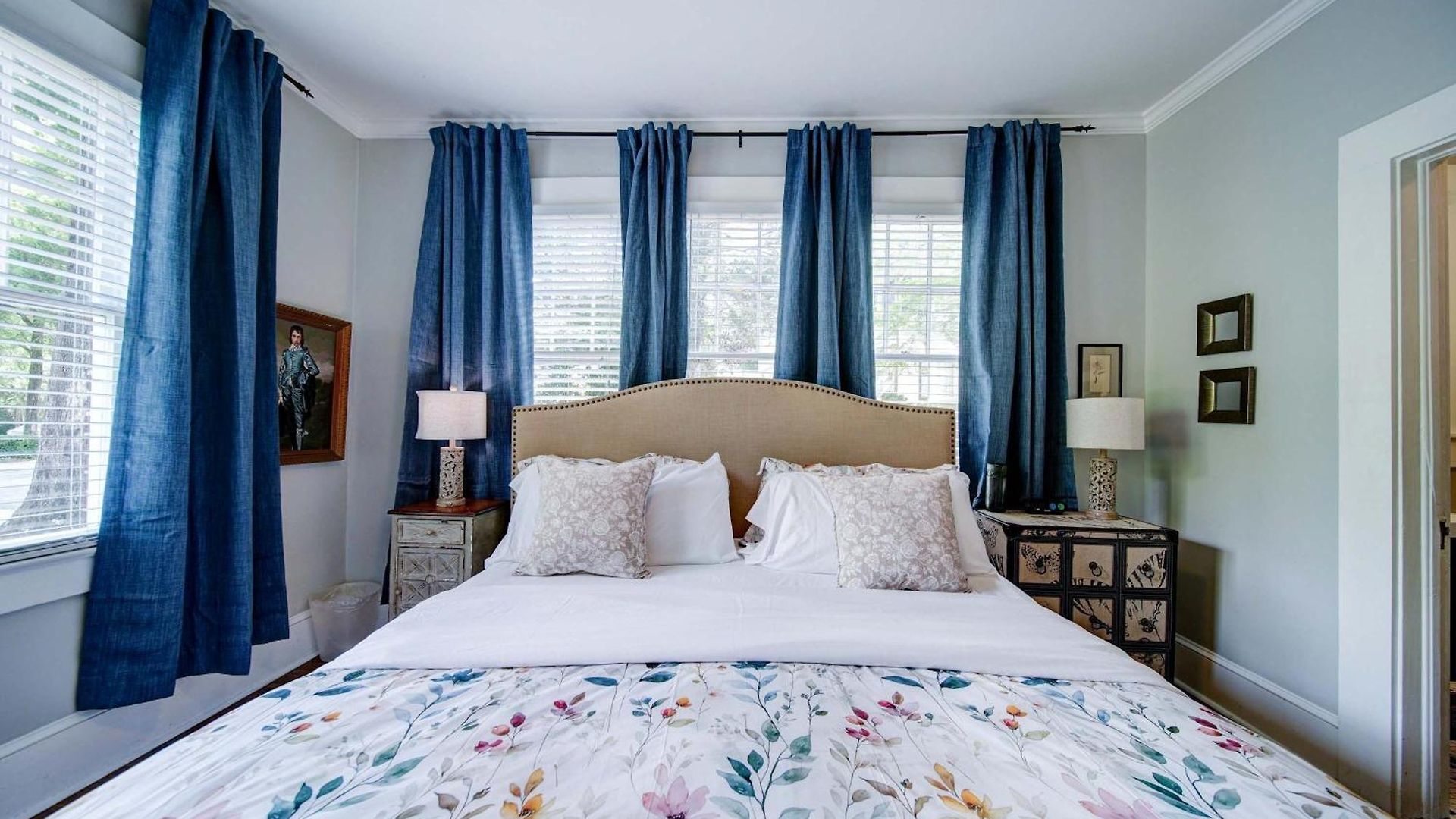 Stylish Myers Park 2 Bedroom With Screened Porch