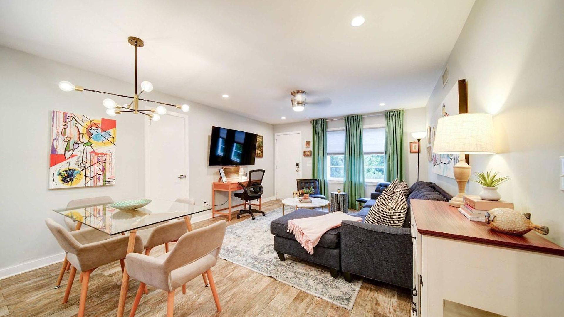 Experience Myers Park In Style Holiday home