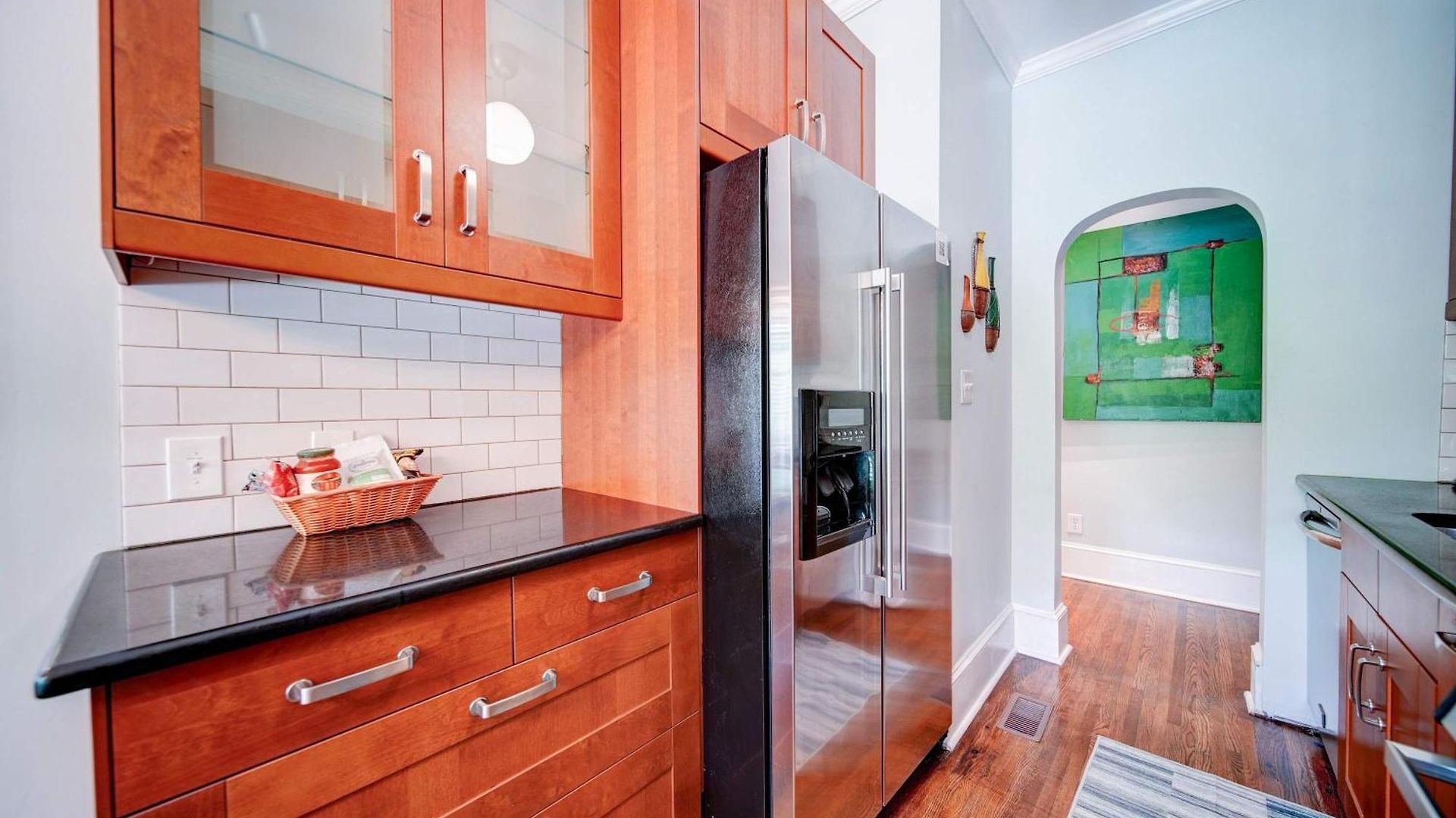 Stylish Myers Park 2 Bedroom With Screened Porch *